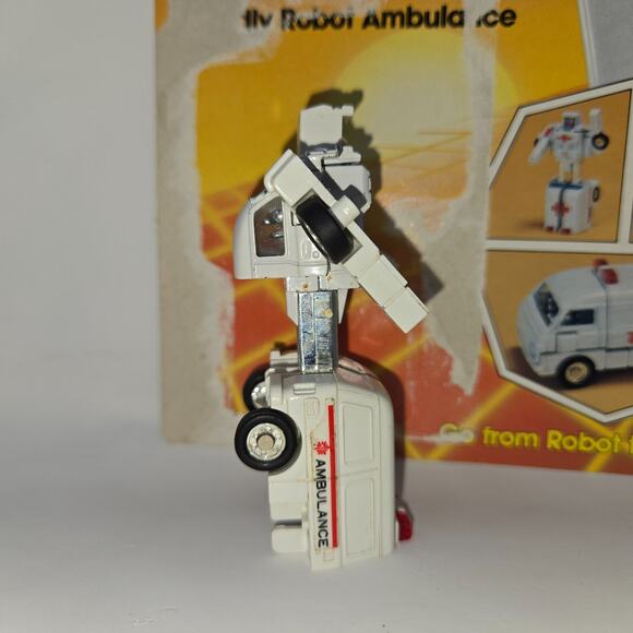 GoBots Rest-Q Ambulance Action Figure 1983 Package Cardback Complete - Picture 3 of 16